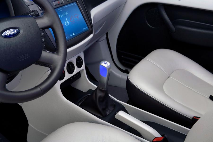  Ford Transit Connect Family One Concept 2009 года  (фото 12 из 39)